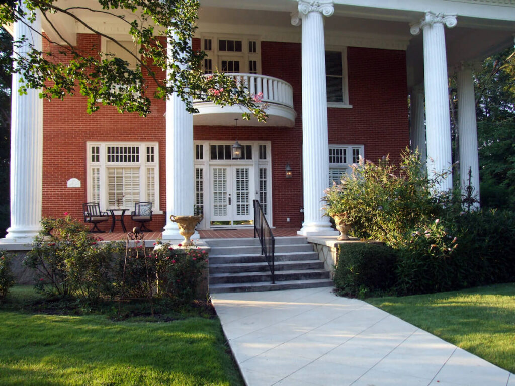 Beautiful entrance with large white columns at Casa Bella Bed & Breakfast