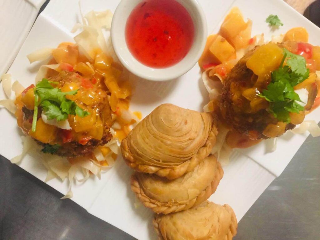 Thai pastries with spicy sauce
