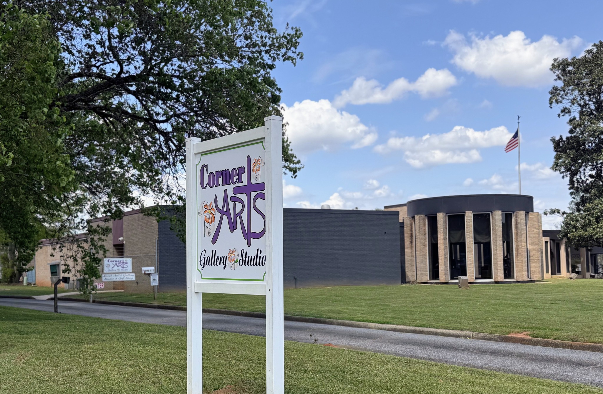 The building in the image is the Corner Arts Gallery, Studio & Gift Shop located in Newnan, Georgia.