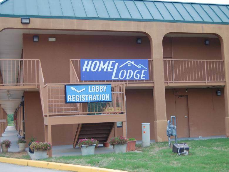 Exterior shot of the HomeLodge hotel in Newnan