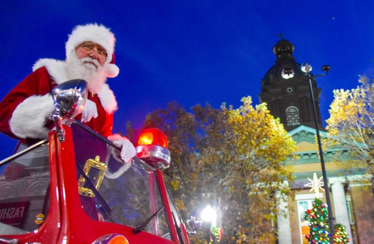 Newnan Christmas Parade Santa on sleigh in front of historic courthouse
