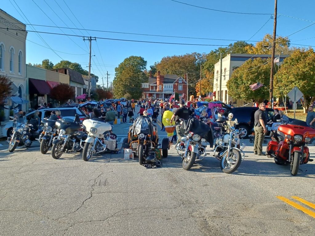 Street shot of the Downtown Grantville Fall Festival.